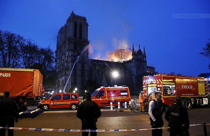 Notre Dame, viceministro choc: &laquo;Non &egrave; certo che possa salvare&raquo;