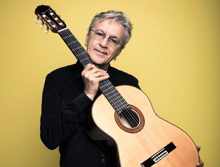 Caetano Veloso il 13 luglio al Teatro di Taormina. Apre il concerto Mario Venuti: &laquo;Chiss&agrave; che un duetto...&raquo;