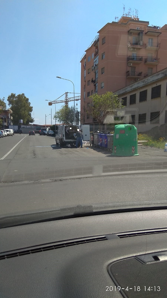 Catania: "Ecco quello che avviene ogni giorno in Via Florio Isaia"