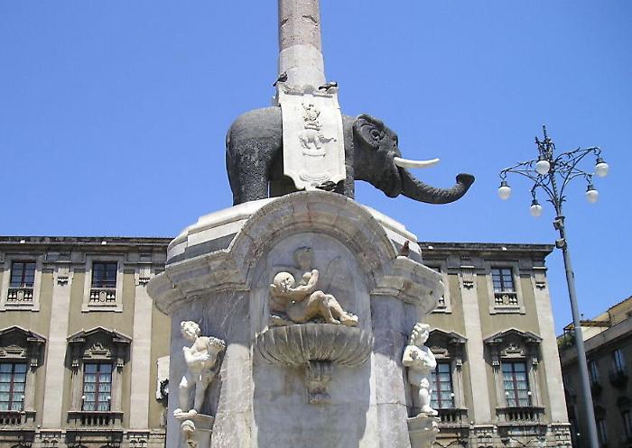 Catania, dirigenti del Comune in scadenza: bando pubblico per nuovi posti