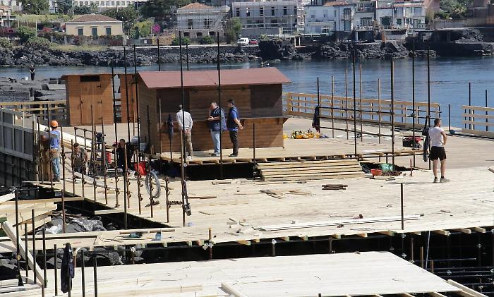 Solarium a Catania, quasi pronto ad Ognina mentre piazza Europa resta senza