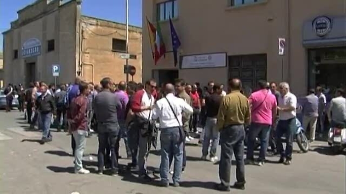 Paura a Termini Imerese, rogo nella sede dell'Agenzia delle Entrate