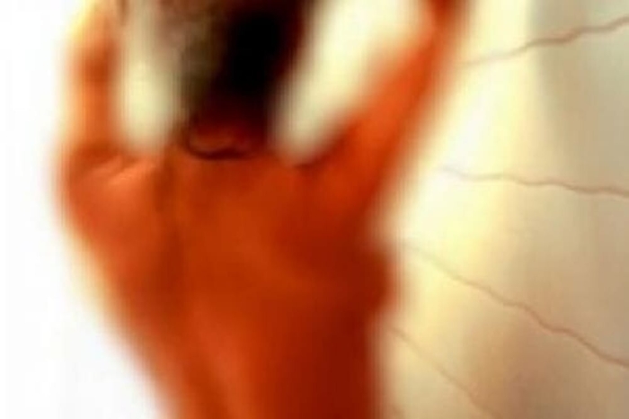 Tentano di firmare donna arbitro mentre si fa la doccia