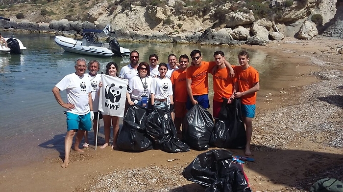 Operazione spiagge pulite del WWF a Licata