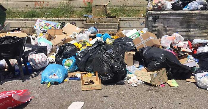 Catania, &egrave; allarme raccolta rifiuti: mezzi Dusty fermi per discarica chiusa