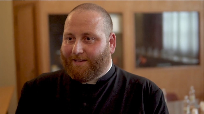 Parroco di Lampedusa dorme sul sagrato&laquo;Fin quando profughi Sea Watch non scenderanno a terra in un porto sicuro&raquo;