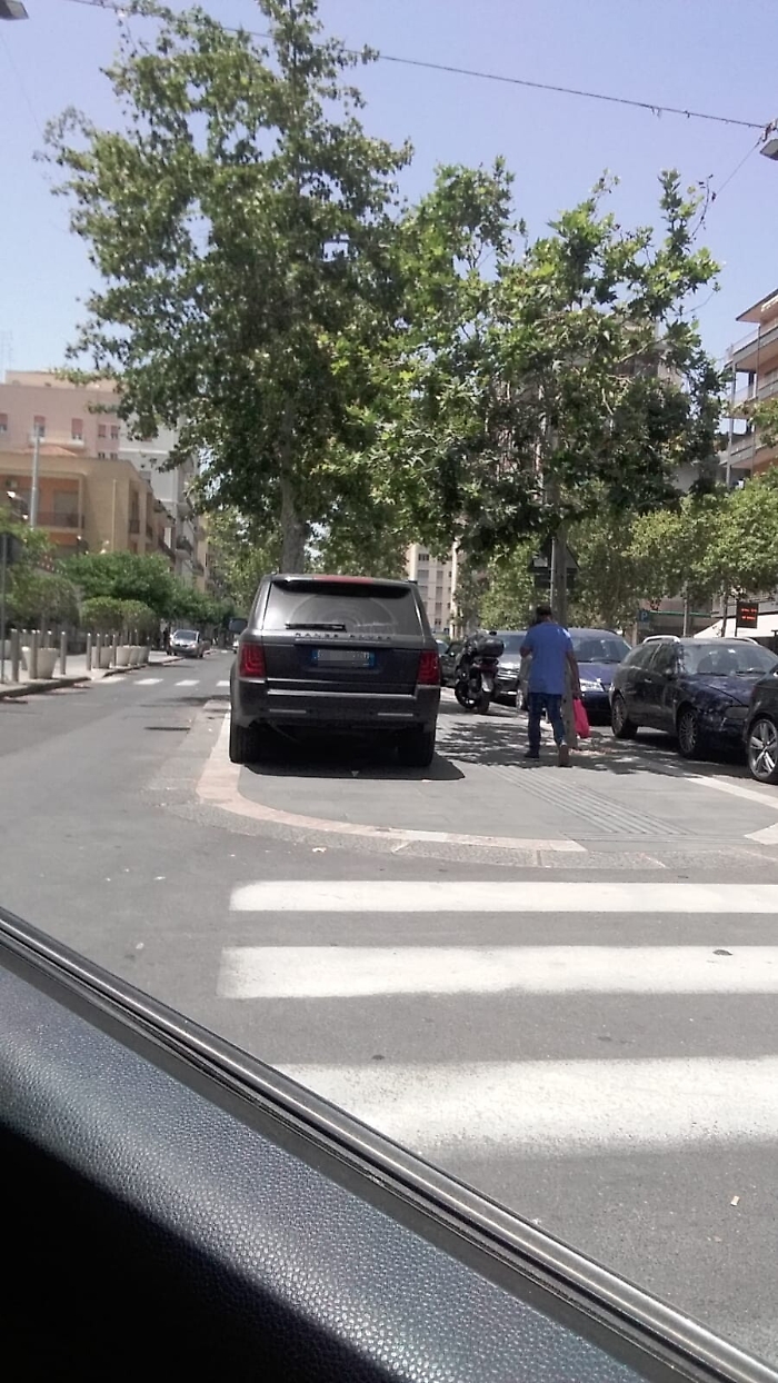 Parcheggio "privato" al Corso Italia a Catania