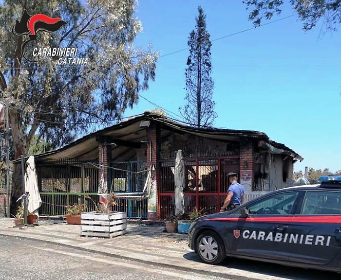 Incendio Plaia, "sciacallo" sorpreso dopo furto degli arredi di un locale