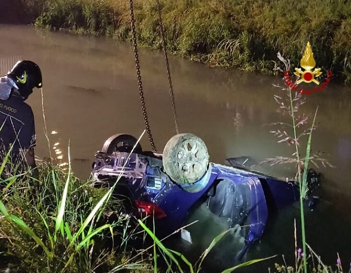 Jesolo, strage di giovani: auto in un canale e contro un platano, cinque morti in due distinti incidenti