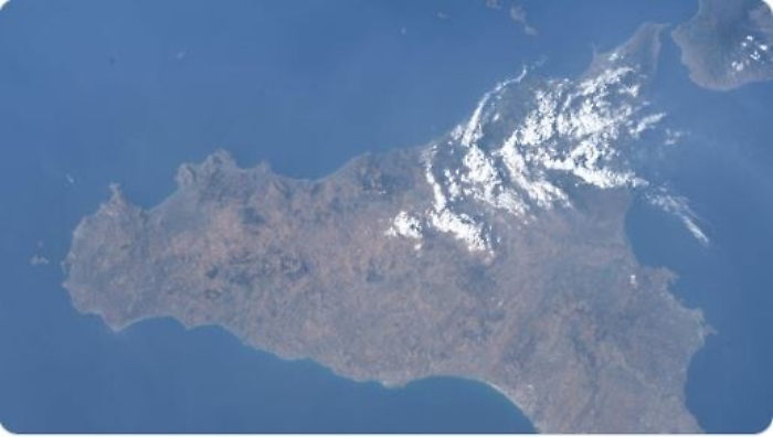 Parmitano e la prima foto della Siciliadall'Iss: &laquo;Nuvole come zucchero a velo&raquo;