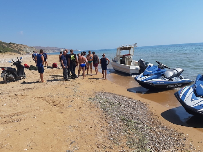 Agrigento, morto in barca mentre pescava