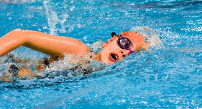 Traversata dello Stretto: sul podio 14enne diabetica, i complimenti del ministro Grillo