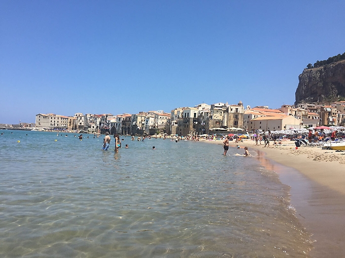 Tragedia nel mare di Cefal&ugrave;, turista napoletano muore annegato