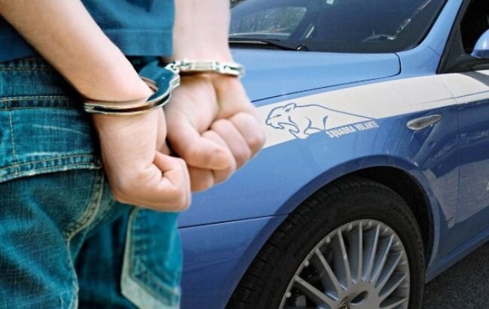 Brolo, torna recuperare la droga nascosta ma trova la polizia