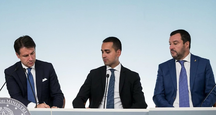 Lega e M5s separati in casa: &egrave; crisi di governo. Salvini parla gi&agrave; da candidato premier. E Conte: &laquo;Venga in Parlamento&raquo;