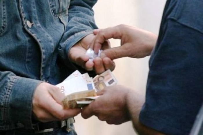 Giardini Naxos: scoperto a spacciare droga, arrestato