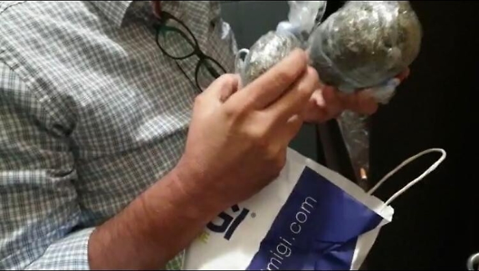 Aci Catena, blitz antidroga nella sala da barba: arrestato il titolare