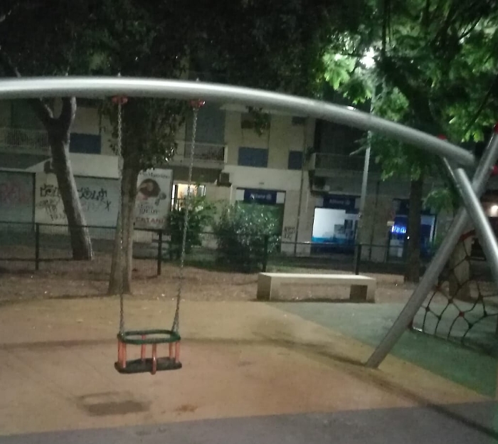 Catania: sparito dondolo dal parco giochi di Largo Bordighera
