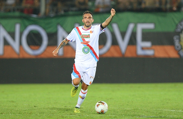 Il Catania affondato, alla Reggina basta un gol di Corazza