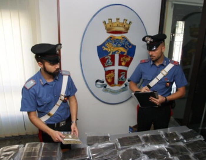 Sulla circonvallazione di Palermo con 134 chili di hashish: arrestati