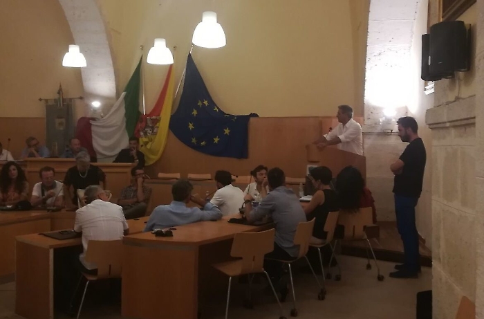 Favara, il cronista "sgradito" allontanato dal Consiglio comunale e deputato M5S annuncia una ispezione