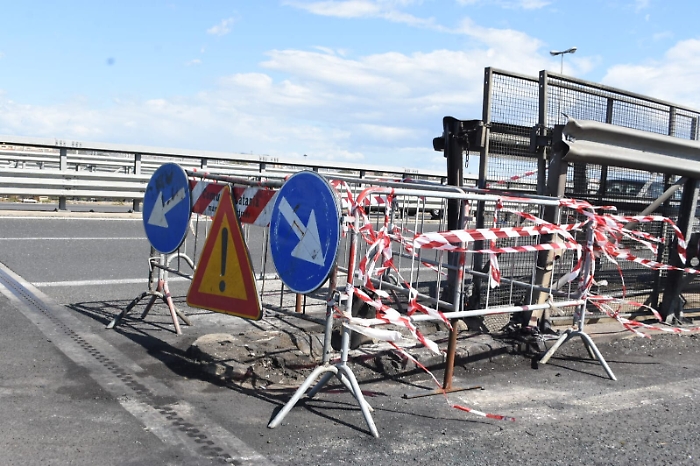 Catania: sbanda sull'Asse dei servizi, si schianta, l'auto prende fuoco e muore