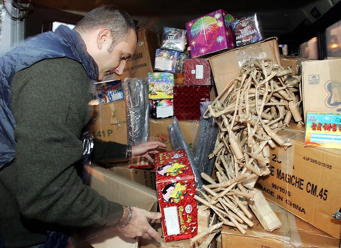 Palermo, Capodanno tutto l'annola Gdf,sequestra  3,6 quintali di botti