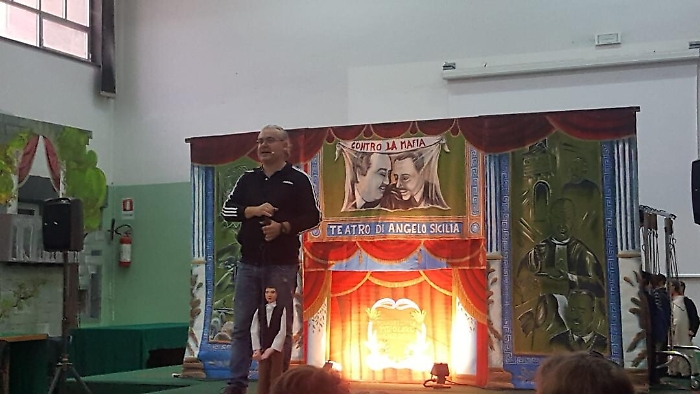 Istituto Agrigento Centro: tutti in Blu per i diritti dell'infanzia