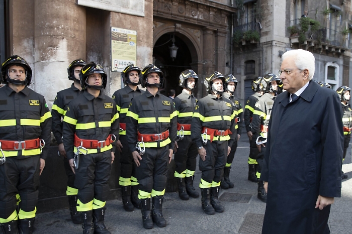 Mattarella a Catania,  medaglia d'oro al Corpo dei Vigili del Fuoco meritevoli e generosi