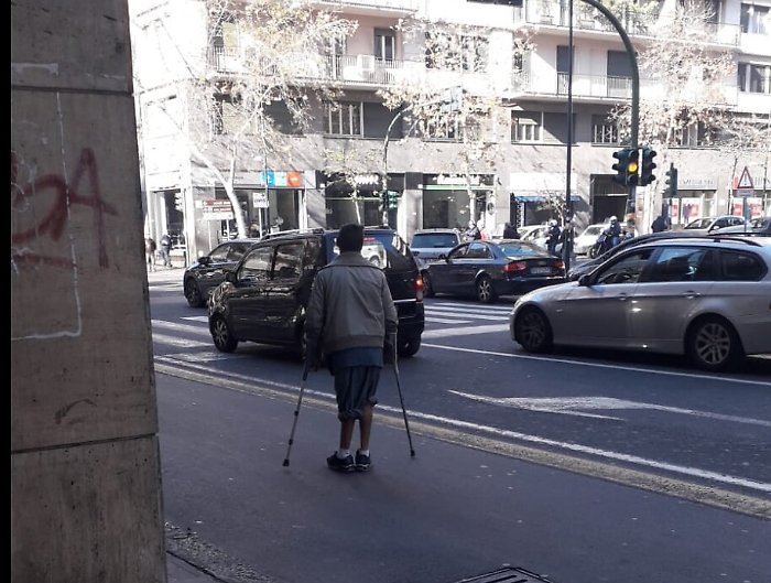 Catania: "Poveraccio! Lavora 10/12 ore al giorno. Sar&agrave; sfruttamento?"