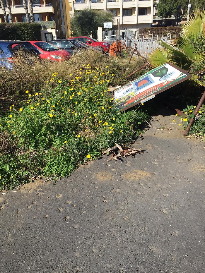 Catania: discarica al lungomare