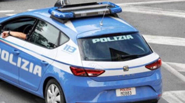 Adrano, pusher 16enne bloccato a bordo di uno scooter