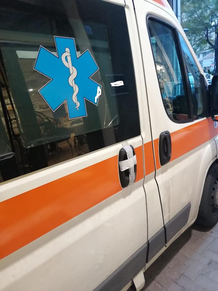 Messina, coltellata al braccio del figlio dopo una lite per la droga