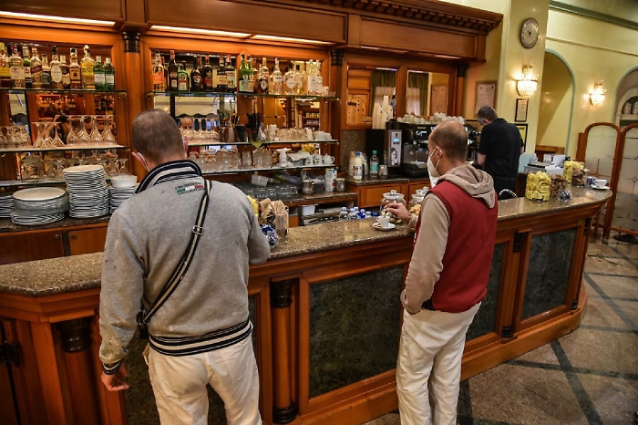 Anche in Sicilia &egrave; il giorno della ripartenza: tornano il traffico e il caff&egrave; al bar