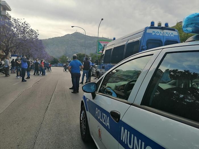 Palermo, ambulanti in rivolta dopo stop ai mercatini settimanali