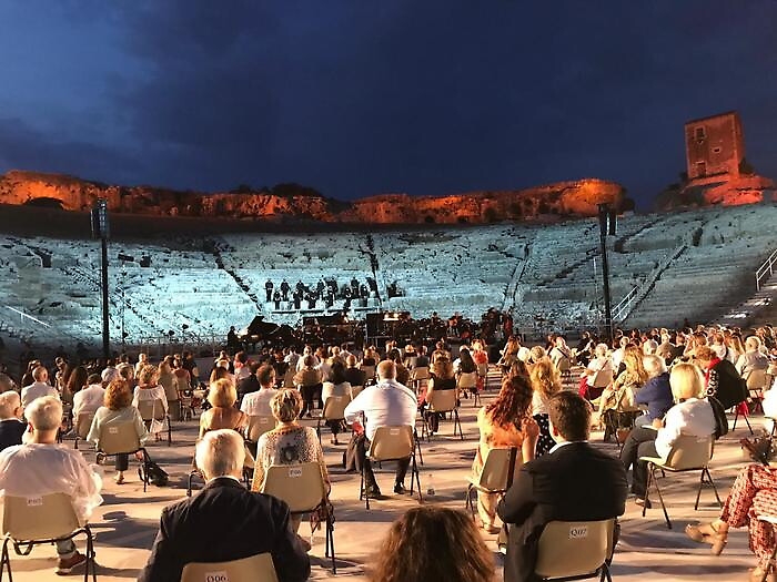Siracusa, "L'isola della luce" al teatro greco: sul podio Nicola Piovani