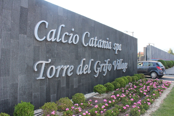 Calcio Catania, &egrave; un&rsquo;attesa snervante: il futuro resta appeso a un filo