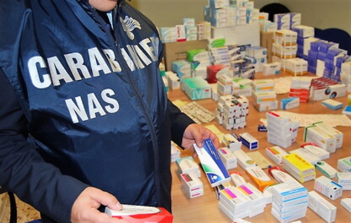 Catania, nei guai veterinario che faceva incetta (illegale) di farmaci