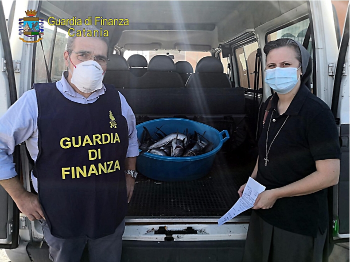 Catania, 20 kg di pescespada sequestrato e donato ad oratorio di Librino