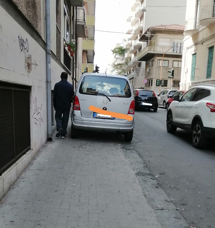 Come si usa fare parcheggio a Catania...