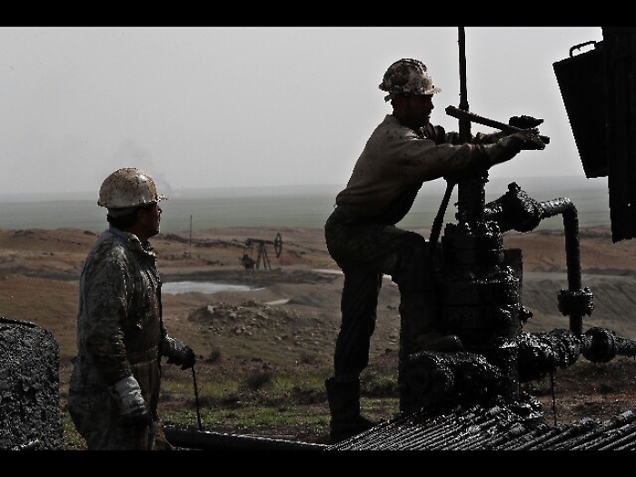 Petrolio: Wti stabile a 66,9 dollari