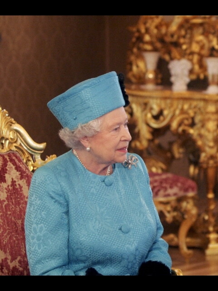 Regina Elisabetta malata, salta messa