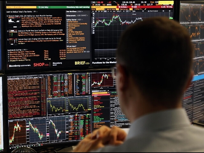 Borsa: Milano chiude in calo,male banche