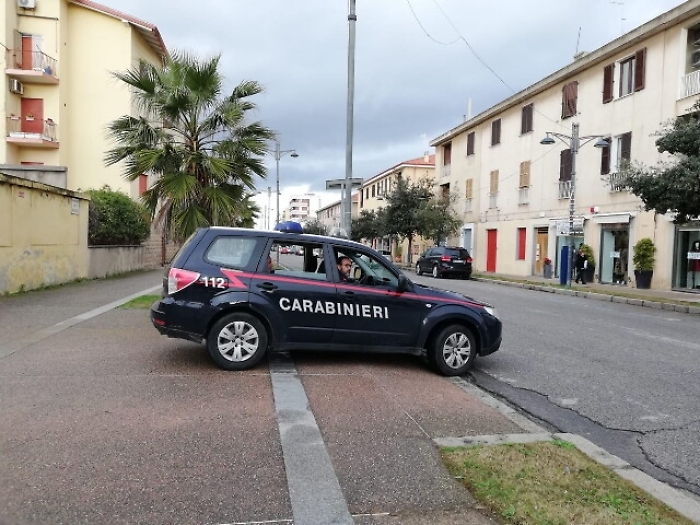 Giovane picchiato a Carbonia e filmato