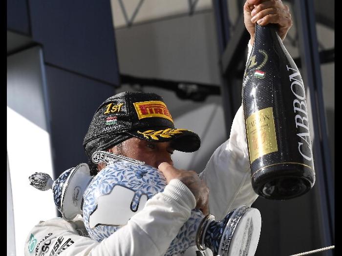 F1: Hamilton, non mi ritirer&ograve; presto