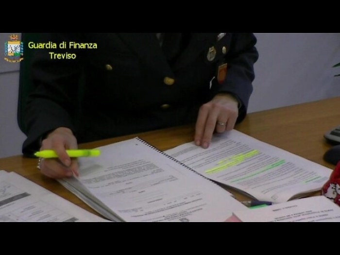 Sequestrate 10 tonnellate argento falso