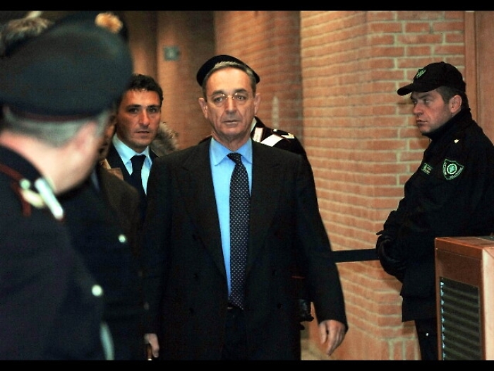 Carlo Taormina (legale di De Luca) ai giornalisti: &laquo;Poi non vi lamentate delle testate&raquo;