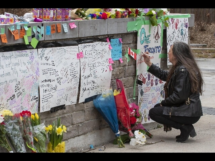 Toronto: sale a 16 bilancio dei feriti