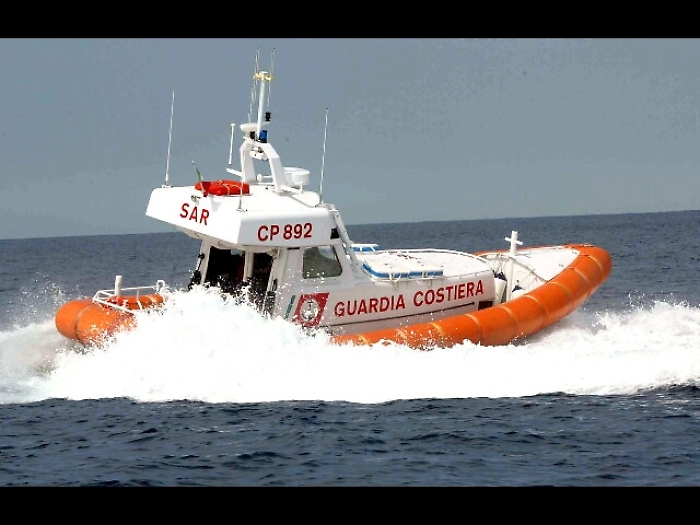 Sub investito da natante nel Napoletano