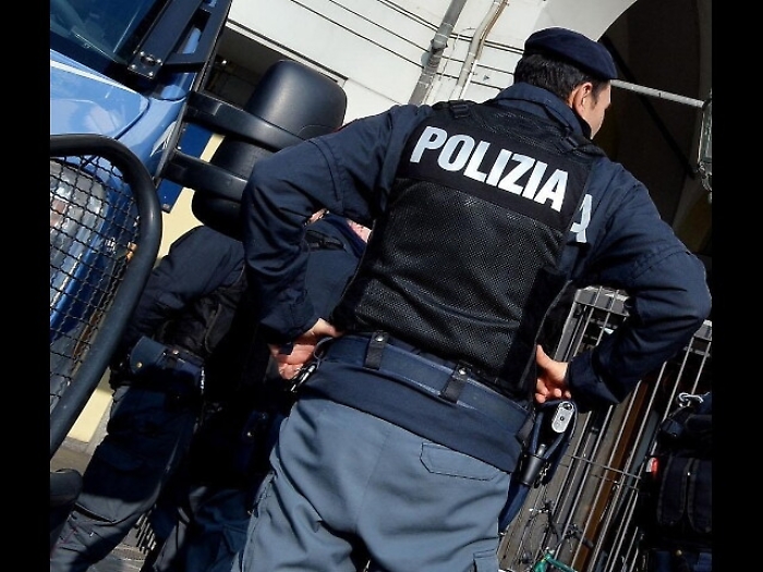 Rapina banca ma arriva polizia,2 arresti